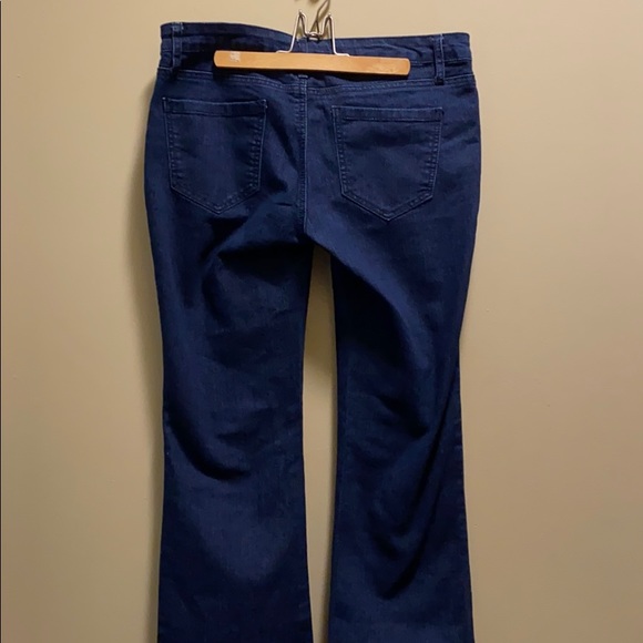 ✨NEW✨FOREVER 21 DARK BLUE JEANS FLARED - Picture 7 of 11